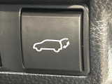【パワーバックドア】スマートキーや運転席のボタンを押すだけでリアゲートが自動で開閉します!荷物を持っている時や、高い位置にあるバックドアを閉める際に便利な機能です♪