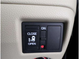 片側電動スライドドアのスイッチ付です。車内からもスイッチひとつで楽にドアの開閉が可能です。電動なので開閉時に力を使う必要がなく、半ドアになることもありません!