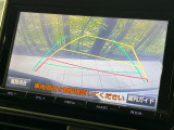 【バックカメラ】駐車時に後方がリアルタイム映像で確認できます。大型商業施設や立体駐車場での駐車時や、夜間のバック時に大活躍!運転スキルに関わらず、今や必須となった装備のひとつです!