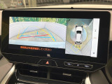 【パノラミックビューモニター】専用のカメラにより、上から見下ろしたような視点で360度クルマの周囲を確認することができます☆死角部分も確認しやすく、狭い場所での切り返しや駐車もスムーズに行えます。