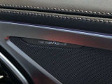 ハーマンカードンのカースピーカーは良質な音を届けると同時に、その先にある車内空間における上質な&ldquo;音楽体験&rdquo;も提供している。
