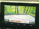 【バックカメラ】駐車時に後方がリアルタイム映像で確認できます。大型商業施設や立体駐車場での駐車時や、夜間のバック時に大活躍!運転スキルに関わらず、今や必須となった装備のひとつです!