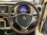 ステアリングから手を離さず、運転に集中したままオーディオ等の操作ができます。