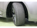 タイヤサイズはハイスペックな 225/40R18。