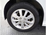 かっこいいホイールですね。 車のイメージを大きく左右するホイール部分はコダワリを持ちたいですね。