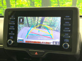 【バックカメラ】駐車時に後方がリアルタイム映像で確認できます。大型商業施設や立体駐車場での駐車時や、夜間のバック時に大活躍!運転スキルに関わらず、今や必須となった装備のひとつです!