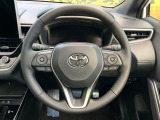 インテリアに合わせたデザインのステアリングは、運転される方のことも考え、運転しやすい形状、大きさです。是非一度、実際に触ってお確かめください。