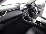 助手席目線です!足元が広くストレスの少ない車内空間を過ごすことができます!