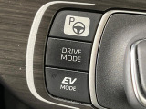 【駐車支援システム】駐車スペースを検知し、スムーズな駐車をアシスト。狭いスペースへの駐車など、駐車に自信の無い方におすすめの機能です♪
