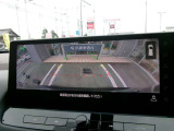 アラウンドビューモニター。空の上から見下ろすような視点でスムース駐車。