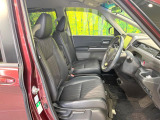 運転席シート廻りは使用感も少なく、良好な状態となっています。前オーナー様が丁寧に使っていたことがよくわかりますね。