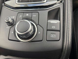 コマンダーコントロールは、直感的な操作で運転に集中。ドライブをより快適にします。The intuitive Commander Control helps you focus on driving. It makes your ride more comfortable.