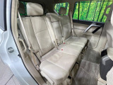 後部座席も気になるようなキズ・汚れやへたり等、大きなダメージはなく、良好な状態です。