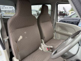 運転席シート廻りは使用感も少なく、良好な状態となっています。前オーナー様が丁寧に使っていたことがよくわかりますね。