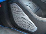 Bang&Olufsen 3Dサウンドシステム/ANIMAドライブモ-ド(オフロ-ド対応)/ア-バンロ-ドアシスタンス(運転支援機能)/レ-ダ-クル-ズコントロ-ル/レ-ンキ-プアシスト/走行モ-ド切替可/全輪カ-ボンセラミックブレ-キ