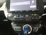 オートエアコン付車です。自動で温度と風量を設定する優れものです。