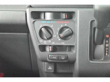 『トヨタ認定中古車』3つの安心を1台にセット!1.徹底した洗浄 2.車両検査証明書つき 3.ロングラン保証つき 全てをクリアした【安心】の証!詳しくスタッフまでお気軽にお問い合わせ下さい。
