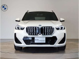 BMW代表的な特徴のキドニーグリル。BMWのすべてのモデルに採用され、BMWらしさを強調しております。