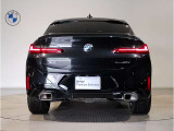 大型のL字型のリアランプもLEDライトを採用。洗練されたデザインにより、シャープなLEDランプの点灯します。後ろからの見た目にもこだわっております。