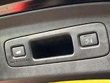 【パワーバックドア】スマートキーや運転席のボタンを押すだけでリアゲートが自動で開閉します!荷物を持っている時や、高い位置にあるバックドアを閉める際に便利です。
