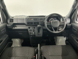 【インパネ】運転のしやすさを最優先に設計された見晴らしの良いフロントビュー。車両間隔が掴みやすく狭い道でも安心♪「安全」と「品質」を最優先に、安心してお乗りいただけるクルマを提供いたします。
