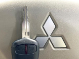 【キーレス】少し離れた場所からでもボタン一つでドアの開錠・施錠ができるのでとっても便利!ドアの鍵穴周りに傷をつけることもありません