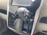 シフトレバーはドライバーが操作しやすい位置に配置されております!握りやすい構造で作られています♪