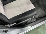 痛みの出やすい運転席シートの角、フロアマット、座面、ともに良好です