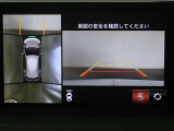パノラミックビューモニター付きです。車両を上から見た様な映像を画面に表示。運転席からの目視だけでは見にくい、車両周辺の状況をリアルタイムでしっかり確認出来ます。