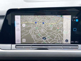 スマートフォン用アプリ[Apple CarPlay][Android Auto]対応の純正ナビ Discover Pro を装備、ラジオ、地デジTV、Bluetoothハンズフリー通話にも対応。
