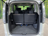 普段のお買い物や通勤、送迎等に十分な荷室スペースを確保しております。セカンドシートを倒すと、大きな荷物の積載も可能です♪