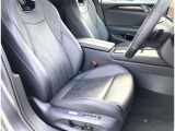 メーカーオプションのフルレザーシートパッケージです。運転席および助手席にはシートヒーターおよびシートに涼しい風を送るシートベンチレーターも装備、1年を通して常に快適な環境を提供するアイテムです。