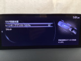 ハンドル操作をアシストすることにより車線からの逸脱回避を支援します。