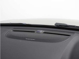 【harman/kardon】世界のオーディオファン垂涎のプレミアムサウンドシステムを搭載。原音に近い音場空間を忠実に再現。乗る人すべてに最良の音響体験を提供します。