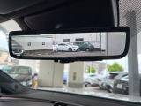 【デジタルインナーミラー】後席の大きな荷物や同乗者で後方が確認しづらい時でも安心!カメラが撮影した車両後方の映像をルームミラー内に表示。クリアな視界で状況の確認が可能です!