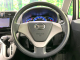 インテリアに合わせたデザインのステアリングは、運転される方のことも考え、運転しやすい形状、大きさです。是非一度、実際に触ってお確かめください。