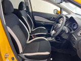 ゆったりと座れる運転席シートですのでストレスなく運転が出来ますよ!