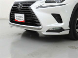純正エアロパーツセットを装着しております。内容はフロントスポイラー、ドアロアモール、リヤバンパースポイラーです。