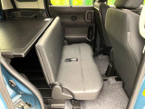 後部座席も気になるようなキズ・汚れやへたり等、大きなダメージはなく、良好な状態です。