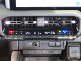 左右独立温度コントロールフルオートエアコンです。運転席、助手席それぞれで独立して温度設定ができます。冷え性の方が乗っても安心ですね♪