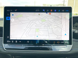 15インチディスプレイによるスマートフォン用アプリ[Apple CarPlay][Android Auto]対応の純正インフォテイメントシステム「Discover」を装備、ナビ、ラジオのほか、USB、