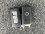 スマートキー2本つきです。
