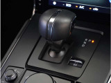 【シフトレバー】シフトもとても操作しやすいデザインになっております。運転する人の事を第一に考えた操作性の高い仕様です。