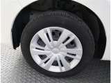 かっこいいホイールですね。 車のイメージを大きく左右するホイール部分はコダワリを持ちたいですね。