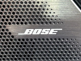 【BOSEサウンドシステム】メーカーオプションの高品位サウンドシステムを搭載。専用のチューニングが施された大小様々なスピーカーから良質なサウンドが奏でられ、臨場感あふれる音響空間を演出します。