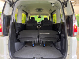 普段のお買い物や通勤、送迎等に十分な荷室スペースを確保しております。セカンドシートを倒すと、大きな荷物の積載も可能です♪