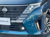 最新式はLEDヘッドランプですね。瞬時に明るい光が夜間の運転をぐっと楽にしてくれますよ。