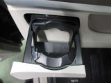 他拠点に展示中のお車も、専用端末でご覧いただけます!お客様のご要望等、何なりと申し付けください!
