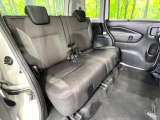 後部座席も気になるようなキズ・汚れやへたり等、大きなダメージはなく、良好な状態です。