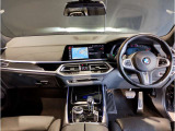 ☆センターパネルを運転席側に僅かに傾けたBMW独特のインパネ☆【駆け抜ける歓び】はここからもスタートしております☆